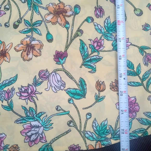 Monteau Feminine Yellow Floral Short Sleeve Blouse Top Size Small - Picture 8 of 8